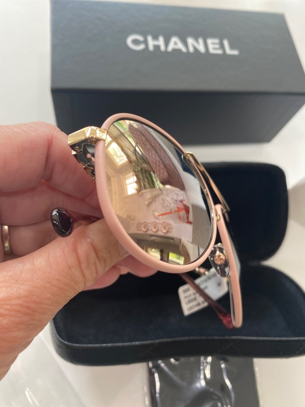 Chanel pink leather pilot sunlasses - Picture 7 of 9